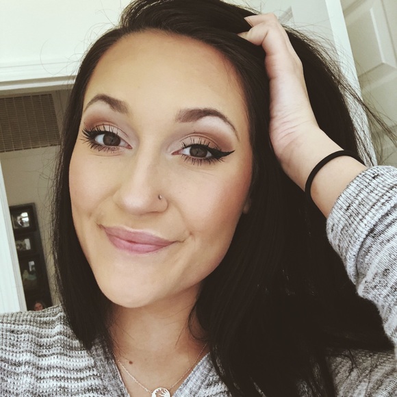 Meet your Posher, Lindsie - Picture 1 of 1